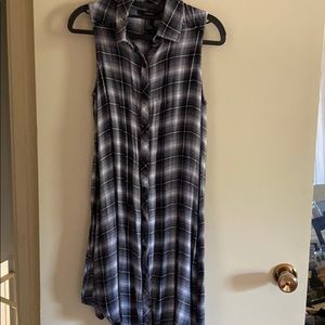 Plaid sleeveless top